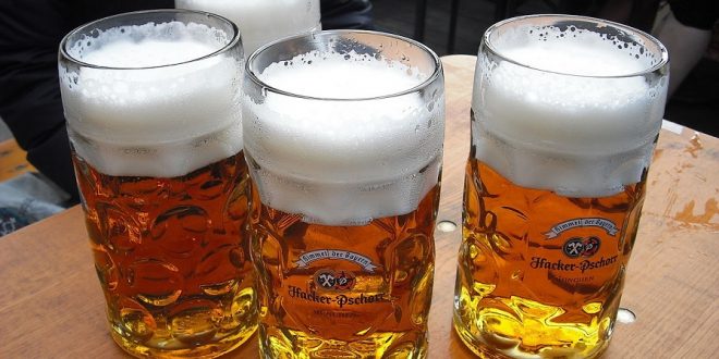 pivo na oktoberfestu, autor ich talk, zdroj wikipedie, licence obrázku publuc domain